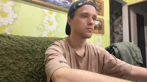 Snapshot of eric_blond chatting on 10.03.25 Eric online show from 10.03.25