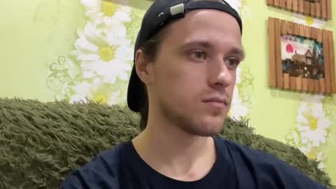 Snapshot of eric_blond chatting on 10.10.25 Eric online show from 10.10.25