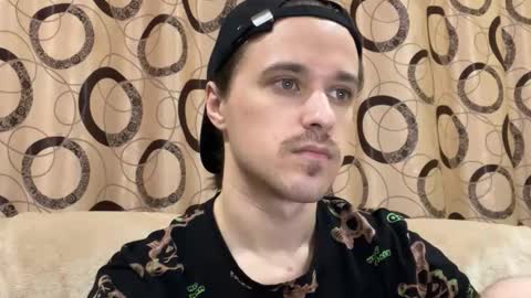 Snapshot of eric_blond chatting on 11.01.25 Eric online show from 11.01.25