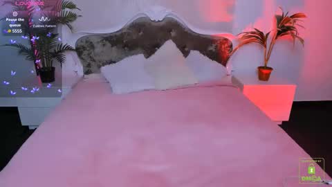 Snapshot of erica_love_ chatting on 10.01.25 erica_love_ online show from 10.01.25