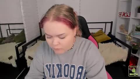 Snapshot of erica_love_ chatting on 10.11.25 erica_love_ online show from 10.11.25