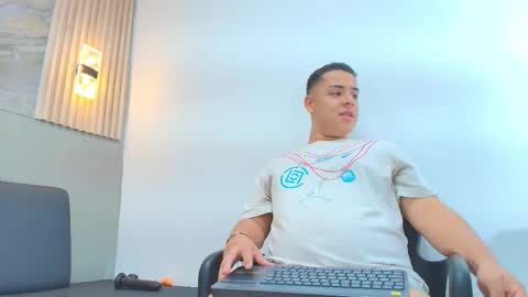 Snapshot of erick_craig chatting on 02.02.26 Erick online show from 02.02.26