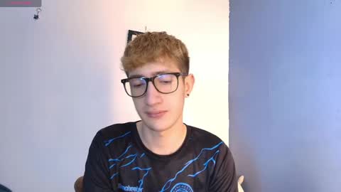Snapshot of erik_golden_ chatting on 05.01.26 I am Erik online show from 05.01.26