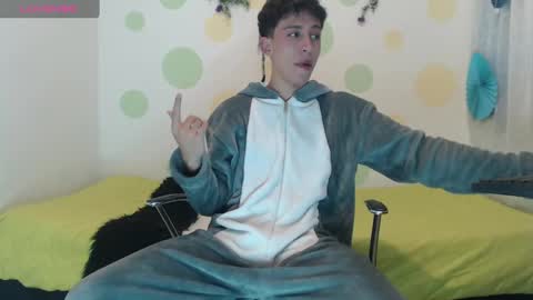 Snapshot of erik_lion chatting on 01.18.25 Jhon online show from 01.18.25