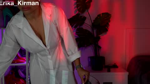 Snapshot of erika_kirman chatting on 05.10.26 Erika online show from 05.10.26