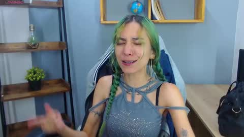 Snapshot of erika_stevens chatting on 10.07.25 E R I K A - SAGITARIO..... online show from 10.07.25