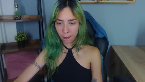 Snapshot of erika_stevens chatting on 11.14.25 E R I K A - SAGITARIO..... online show from 11.14.25