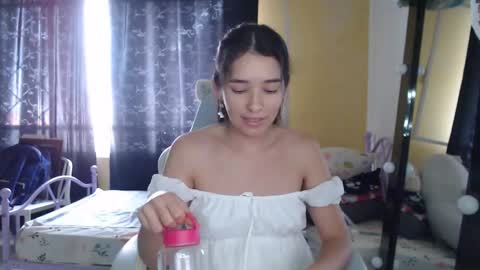 Snapshot of erina_1 chatting on 11.04.25 erina_1 online show from 11.04.25