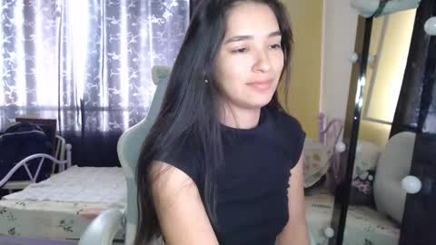 Snapshot of erina_1 chatting on 11.08.25 erina_1 online show from 11.08.25