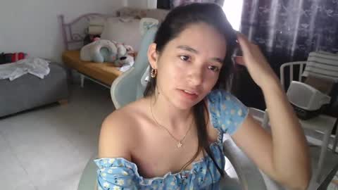 Snapshot of erina_1 chatting on 04.22.26 erina_1 online show from 04.22.26