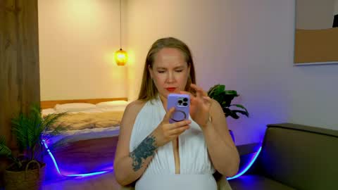 Snapshot of erinmilk chatting on 06.10.26 Erin online show from 06.10.26