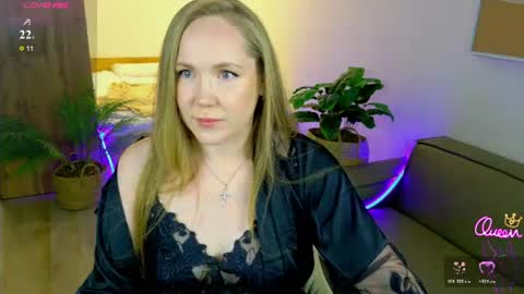 Snapshot of erinmilk chatting on 06.18.26 Erin online show from 06.18.26