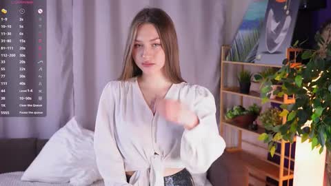 Snapshot of erleneash chatting on 10.23.25 Mia online show from 10.23.25