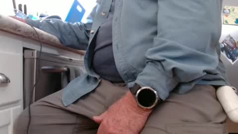 Snapshot of eros2121 chatting on 10.04.25 eros online show from 10.04.25