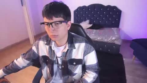 Snapshot of eross_guyy chatting on 09.15.25 Camilo online show from 09.15.25