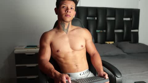 Snapshot of erosscott chatting on 02.02.25 Eros online show from 02.02.25