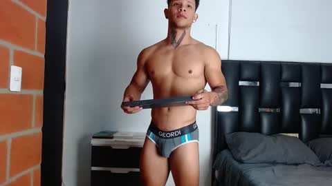 Snapshot of erosscott chatting on 09.10.25 Eros online show from 09.10.25