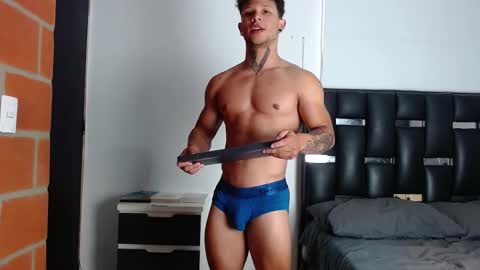 Snapshot of erosscott chatting on 09.11.25 Eros online show from 09.11.25