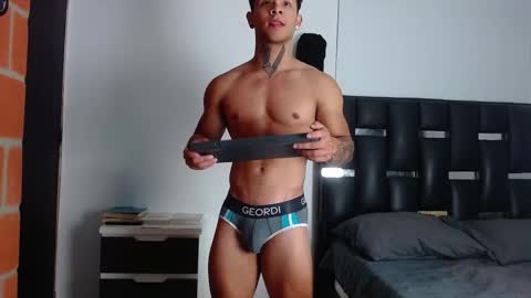 Snapshot of erosscott chatting on 09.25.25 Eros online show from 09.25.25