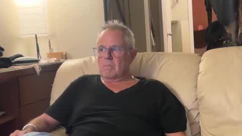 Snapshot of erostalk chatting on 10.28.25 eros online show from 10.28.25