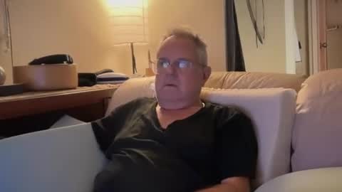 Snapshot of erostalk chatting on 10.29.25 eros online show from 10.29.25