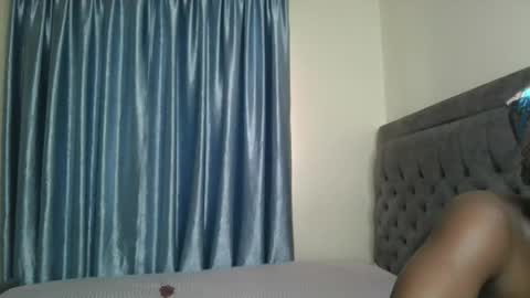 Snapshot of erotic_ebony1 chatting on 11.13.25 Divah online show from 11.13.25