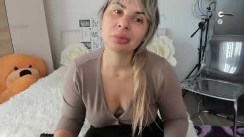 eroticsensualkitty4u online show from 10.14.25