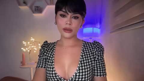 Snapshot of erotictsmonica chatting on 02.22.26 monica online show from 02.22.26
