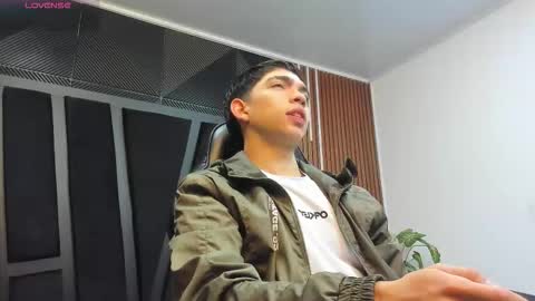 Snapshot of eryonbradley chatting on 10.01.25 Eryon online show from 10.01.25