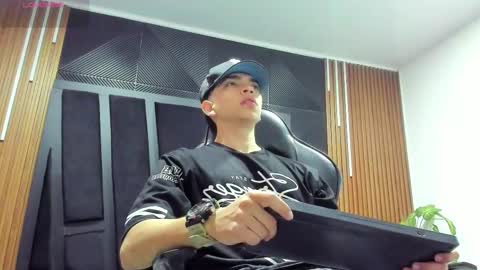 Snapshot of eryonbradley chatting on 10.02.25 Eryon online show from 10.02.25