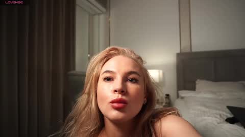 Snapshot of eseniyalove chatting on 02.28.25 Eseniya online show from 02.28.25