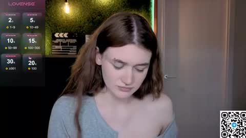 Snapshot of eshleeeygreen chatting on 04.28.26 EshleGreen online show from 04.28.26