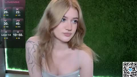 Snapshot of eshleeeygreen chatting on 05.06.26 EshleGreen online show from 05.06.26