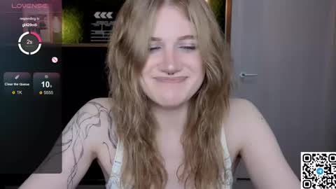 Snapshot of eshleeeygreen chatting on 05.11.26 EshleGreen online show from 05.11.26