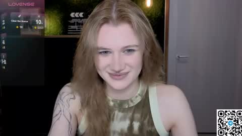 Snapshot of eshleeeygreen chatting on 05.14.26 EshleGreen online show from 05.14.26