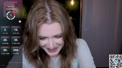 Snapshot of eshleeeygreen chatting on 05.15.26 EshleGreen online show from 05.15.26
