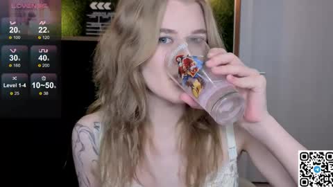 Snapshot of eshleeeygreen chatting on 05.16.26 EshleGreen online show from 05.16.26