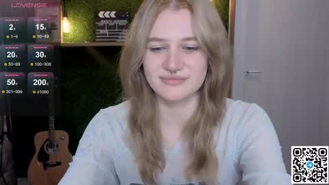 Snapshot of eshleeeygreen chatting on 05.22.26 EshleGreen online show from 05.22.26