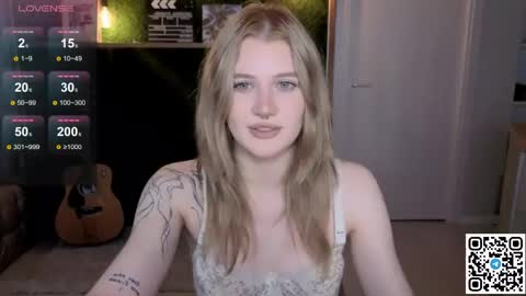 Snapshot of eshleeeygreen chatting on 05.24.26 EshleGreen online show from 05.24.26