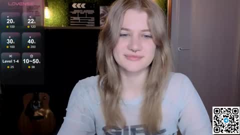 Snapshot of eshleeeygreen chatting on 05.25.26 EshleGreen online show from 05.25.26