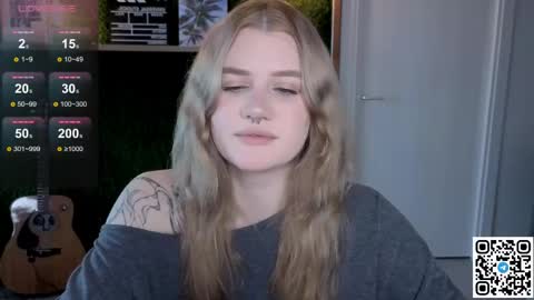Snapshot of eshleeeygreen chatting on 05.26.26 EshleGreen online show from 05.26.26