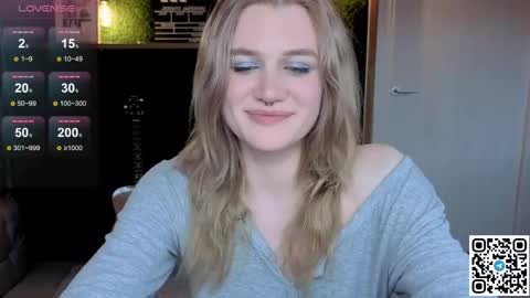 Snapshot of eshleeeygreen chatting on 05.29.26 EshleGreen online show from 05.29.26