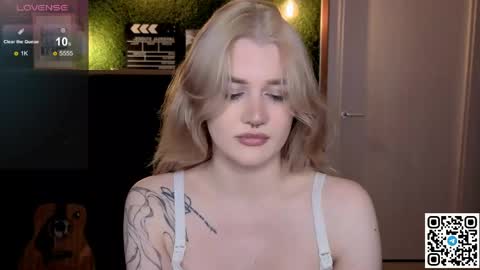 Snapshot of eshleeeygreen chatting on 05.31.26 EshleGreen online show from 05.31.26