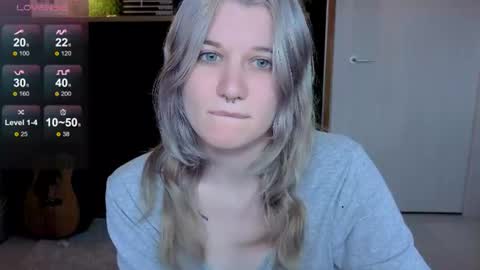 Snapshot of eshleeeygreen chatting on 06.14.26 EshleGreen online show from 06.14.26