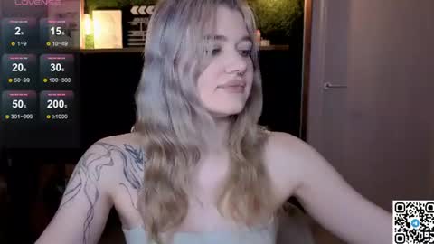 Snapshot of eshleeeygreen chatting on 06.25.26 EshleGreen online show from 06.25.26