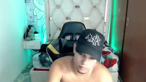 eskayler_ online show from 09.17.25