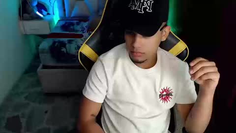 eskayler_ online show from 09.22.25