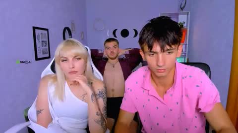 esma_shine online show from 09.14.25