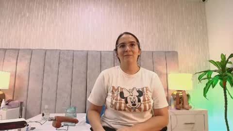 Esme online show from 04.18.26