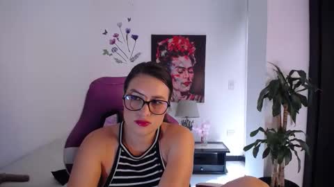 Esmeralda online show from 04.12.26